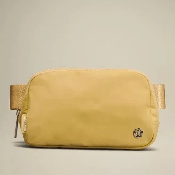 Lululemon Everywhere Belt Bag 1 liter• RARE COLOR GOLDEN SAND•Flawless like new - Picture 3 of 7